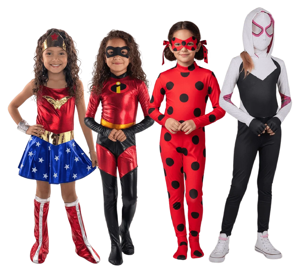 Niñas con disfraces de heroínas